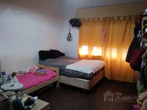 Casa en Venta 5 Amb. Castelar, A mts. Vergara - Moron