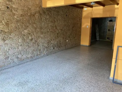 Casa 5 ambientes con 1 baño