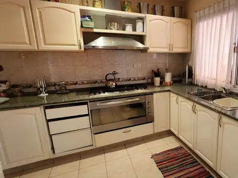 Casa en Venta con 4 cocheras