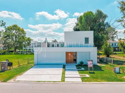 Casa en  venta en Azzurra a estrenar