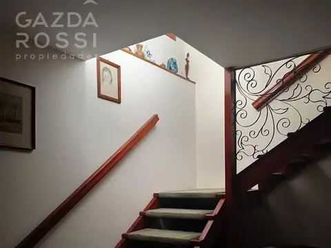 Casa 6 ambientes con 4 baños