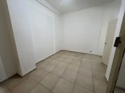 Billinghurst 100, Piso PB