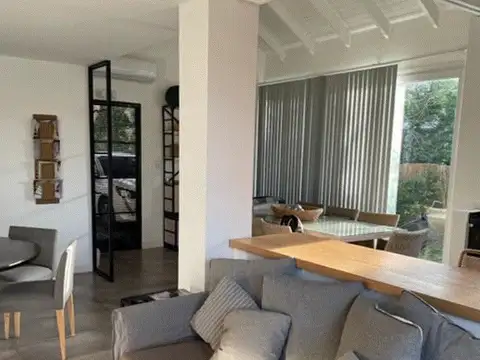 Casa en Venta en Abril Club De Campo, USD 700.000