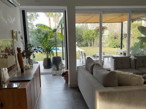 Casa en Venta en Abril Club De Campo, USD 700.000