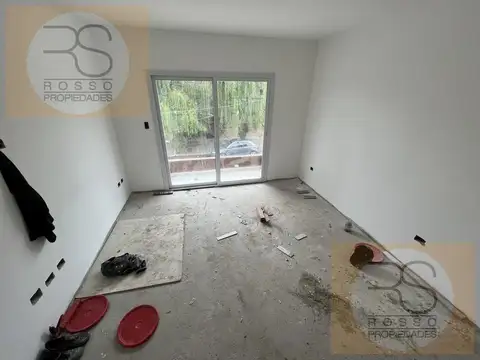 Depto Tipo Casa en Venta con 1 cocheras