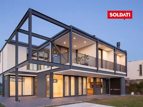 Venta Casa  6 ambientes  Puertos del Lago, a la laguna con muelle y Pileta