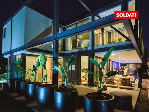 Casa en Venta con 4 cocheras