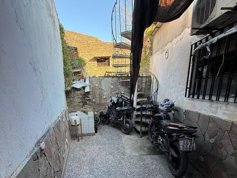 Casa interna unica en pje. morales 3300