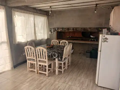 Casa 2 ambientes con 1 baño