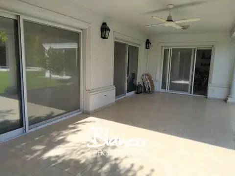 Casa 4 ambientes con 3 baños