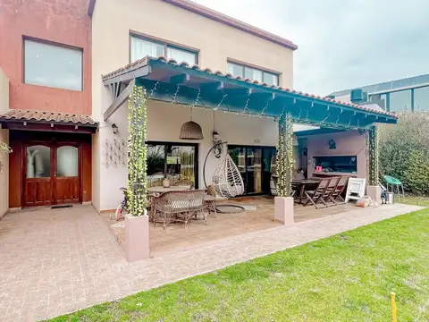 VENTA CASA 4 AMBIENTES CON PISCINA ARENAS DEL SUR