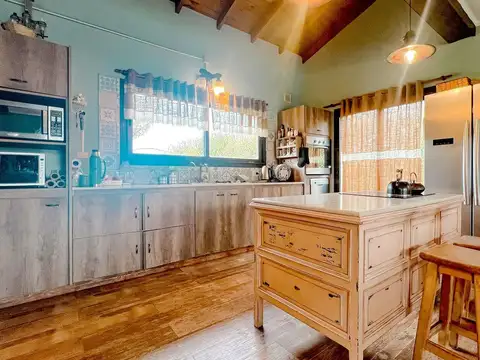 Casa 4 ambientes con 2 baños