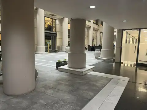 Oficina en Venta con 57 cocheras