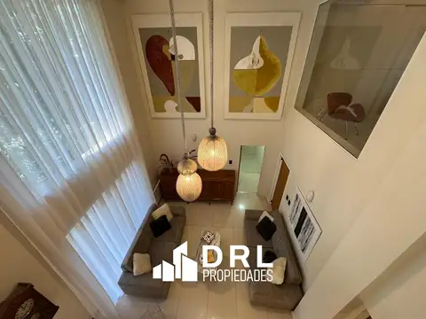 Casa en Venta con 3 cocheras