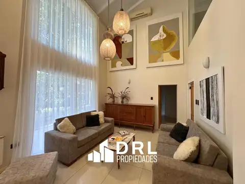 Casa 9 ambientes con 5 baños