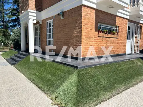 Casa 8 ambientes con 3 baños