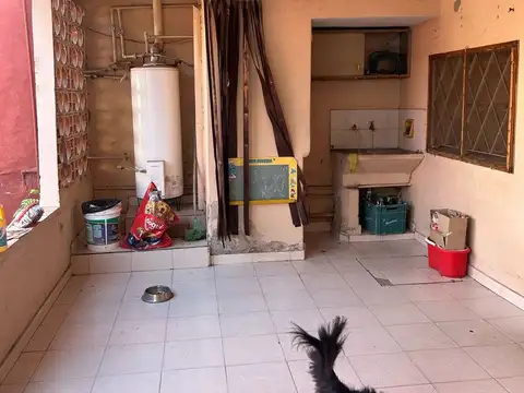 Casa 6 ambientes con 2 baños