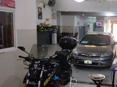 28 e/ 56 y 57 Galpon + departamento