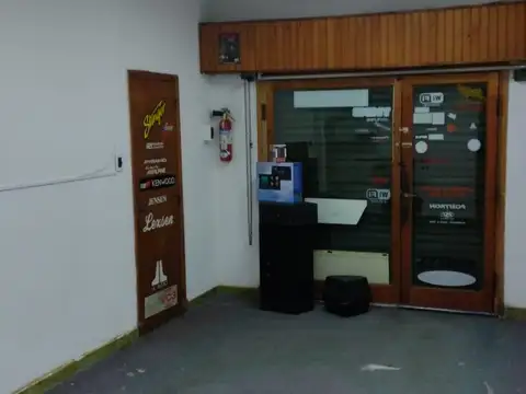 28 e/ 56 y 57 Galpon + departamento