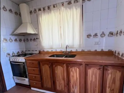 Casa 4 ambientes con 2 baños