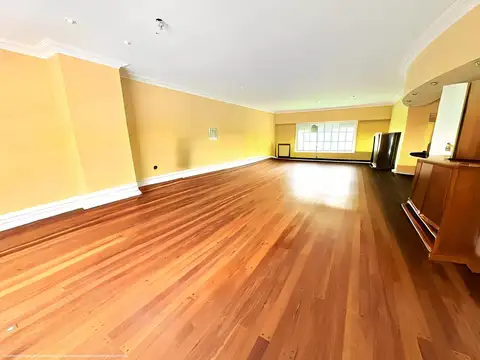 Casa 8 ambientes con 7 baños