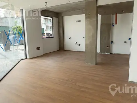 Local en Alquiler en Coghlan, $ 2.200.000