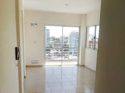 Hermoso - Luminoso - Gran balcón al frente