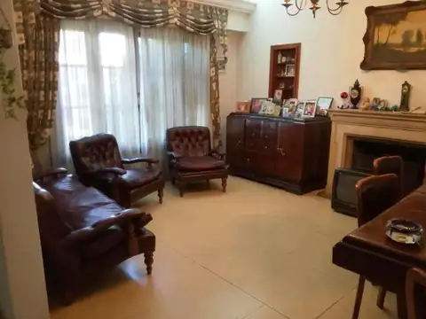 Casa en Venta con 3 cocheras