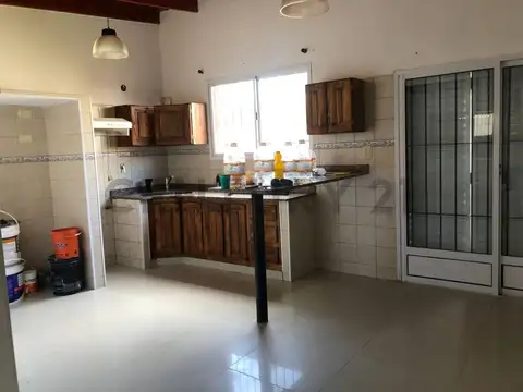 12 esquina 606 , Piso 0