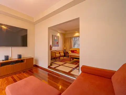 Casa en Venta con 3 cocheras