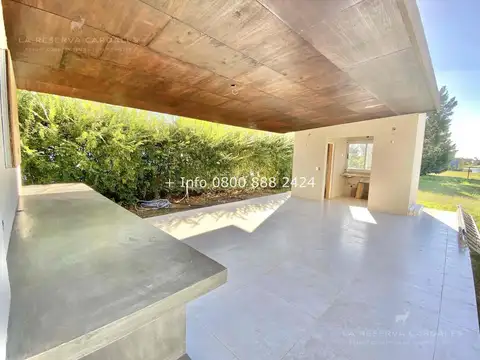 Casa en Venta con 3 cocheras