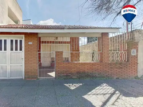 VENTA CASA 3 AMB COCHERA PARRILLA BERAZATEGUI