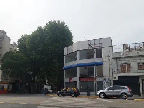 Local comercial de oficinas sobre Avenida, CABA