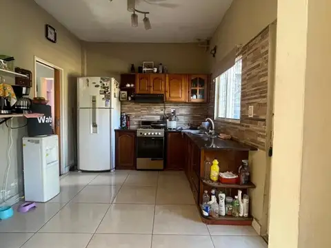 Casa 4 ambientes con 2 baños