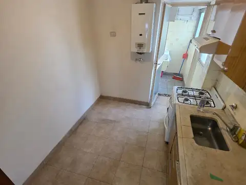 MUY BUEN DEPARTAMENTO 3 AMB. - AL FRENTE - LAVADERO INDEPENDIENTE - MUY BUENA UBICACION