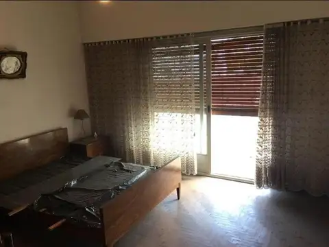 CASEROS -VENTA-LOCAL 100 MTS2 CON GARAGE-FONDO Y VIVIENDA  3AMB EN  PLANTA ALTA.