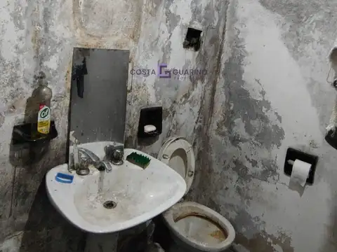 Galpón de 158m² cubiertos y 18m² descubiertos ubicado en esquina