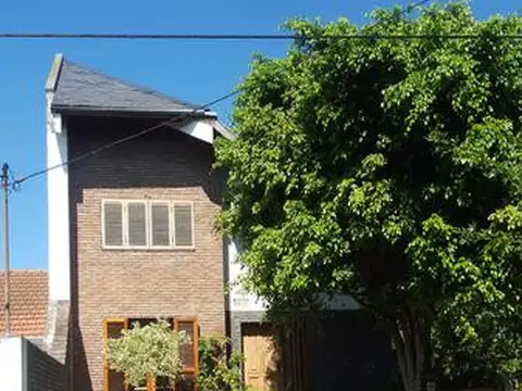 Casa en Venta con 3 cocheras