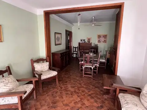 CASA 3 DORM. - 1 BAÑO  - PATIO - COCHERA - LOBOS -