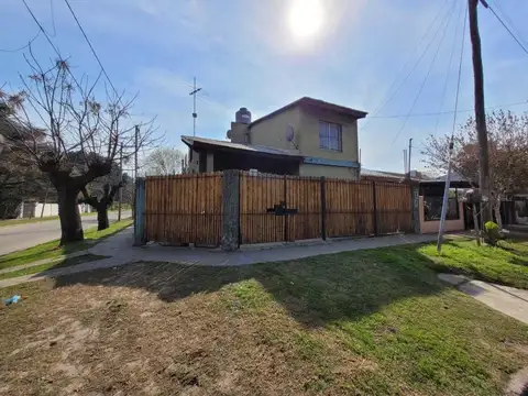 Casa en venta - 4 Dormitorios 3 Baños - 180 mts2 - El Talar