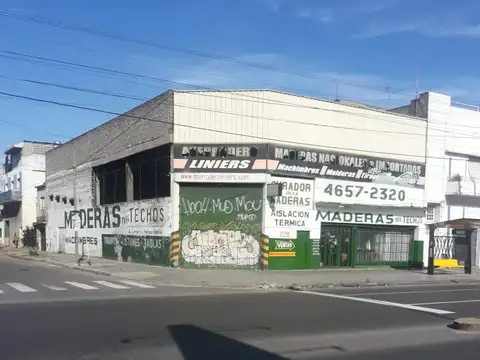 Local en venta ubicado sobre rivadavia.