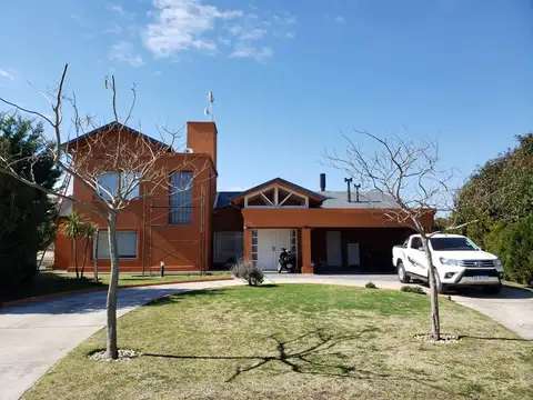 Casa en Venta con 2 cocheras