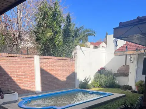 Casa 4 ambientes con 2 baños