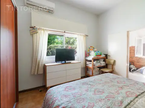 Casa de 3 ambientes en venta en El Palomar con cochera