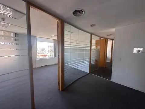 Oficina en piso alto con vista panorámica