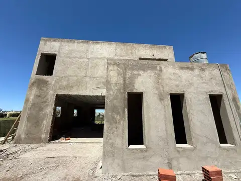 Casa en Venta en Cinco Saltos, USD 260.000