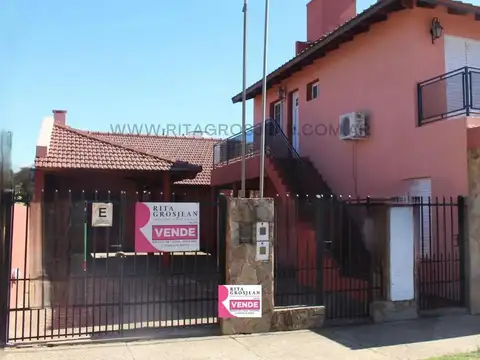 Casa con quincho más dos departamentos independientes