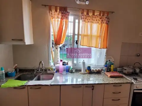 Casa 5 ambientes con 2 baños