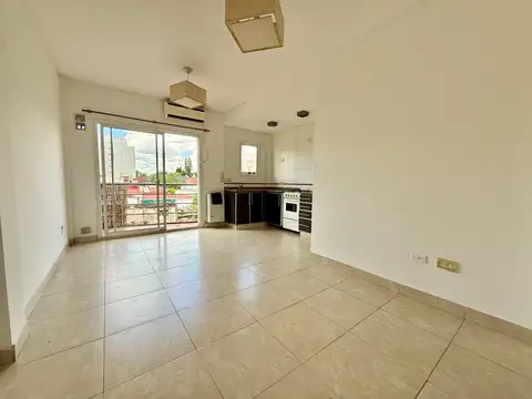 Cómodo 2 amb con balcón y terraza propia. Bajas expensas! Excelente ubicación 