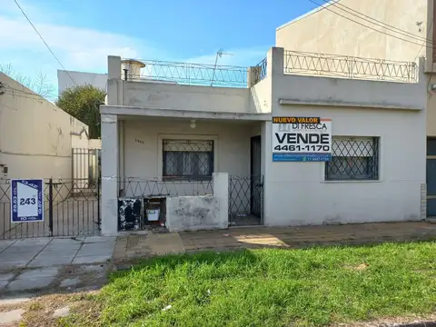 Inmueble con 2 vivienda de 3 amb.